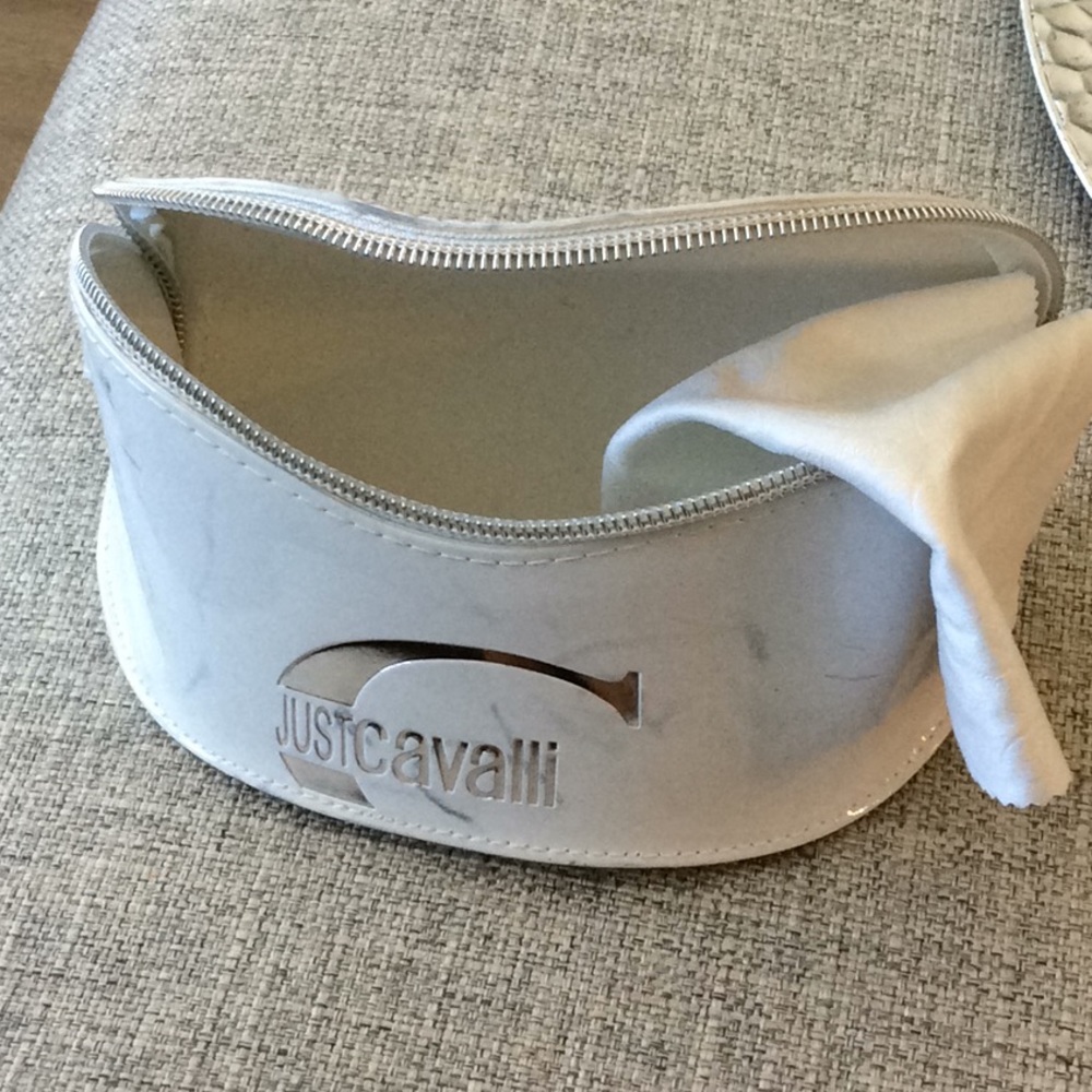 Just Cavalli Sunglasses - Picture 5 of 7